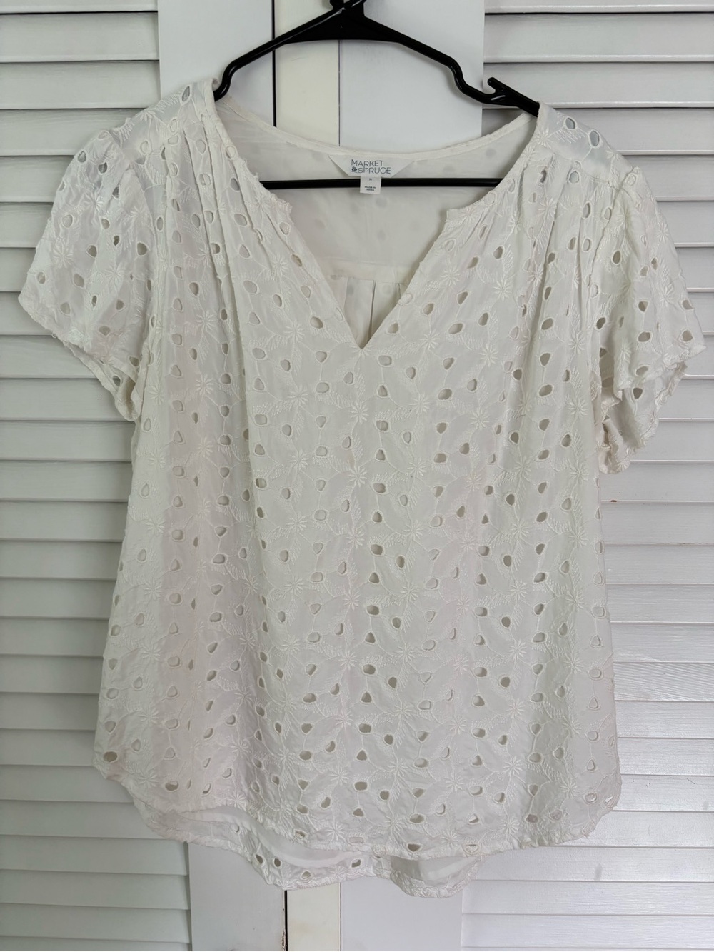 Market & Spruce Cream Eyelet V-Neck Short Sleeve Top